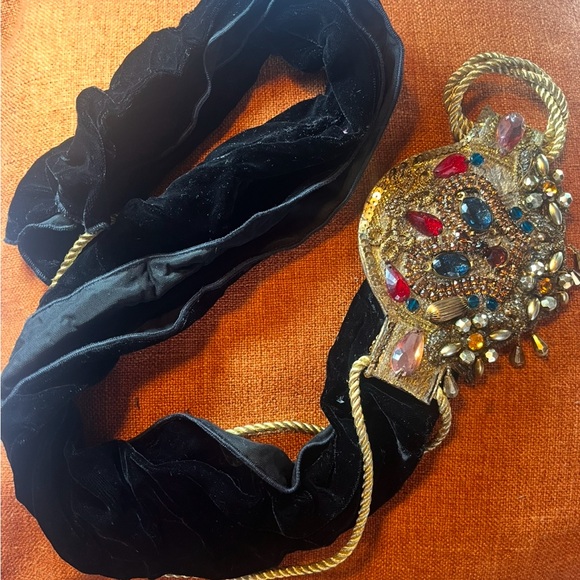 "Black Velvetine elegance" vintage belt - Picture 3 of 4